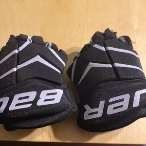 Youth hockey gloves